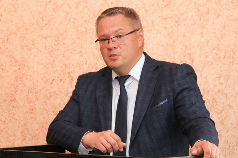 Дмитрий Пимошенко поздравил тружеников агропромышленного комплекса с профессиональным праздником