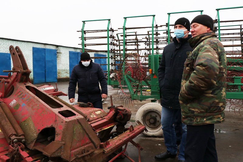 Мстиславские аграрии завершают постановку техники на зимнее хранение