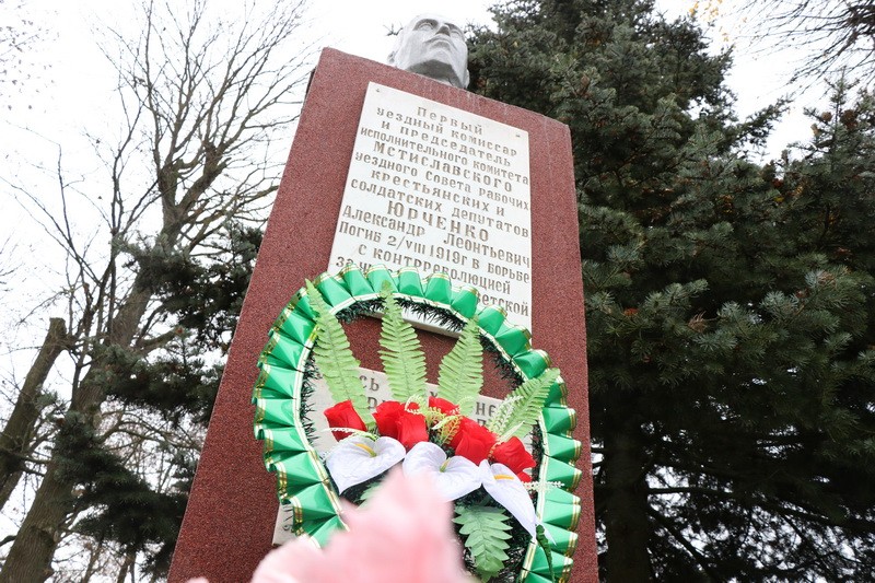 В Мстиславле возложили цветы в канун Дня Великой Октябрьской революции