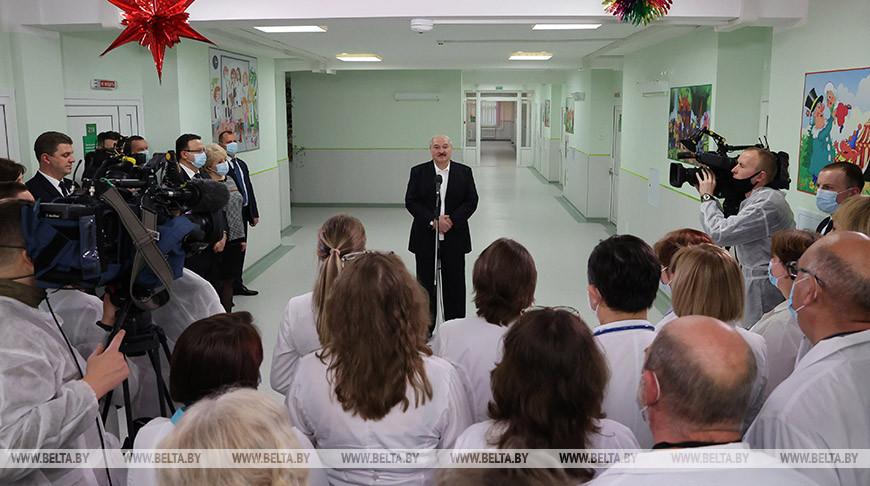 Лукашенко: главным принципом вакцинации от коронавируса будет добровольность