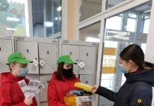 Мстиславские волонтёры собирают корм для бездомных животных