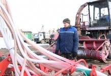 Механизатор «Заболотье-агростандарт» Александр Даниленко рассказал, когда приступит к пахоте и весеннему севу