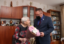 Дмитрий Пимошенко поздравил ветерана Великой Отечественной войны с 95-летием