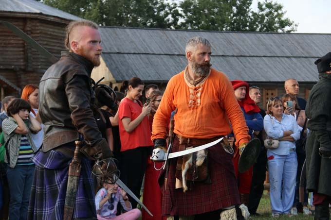 Белорусские "шотландцы" представили зрелищное шоу в Мстиславле. Фото