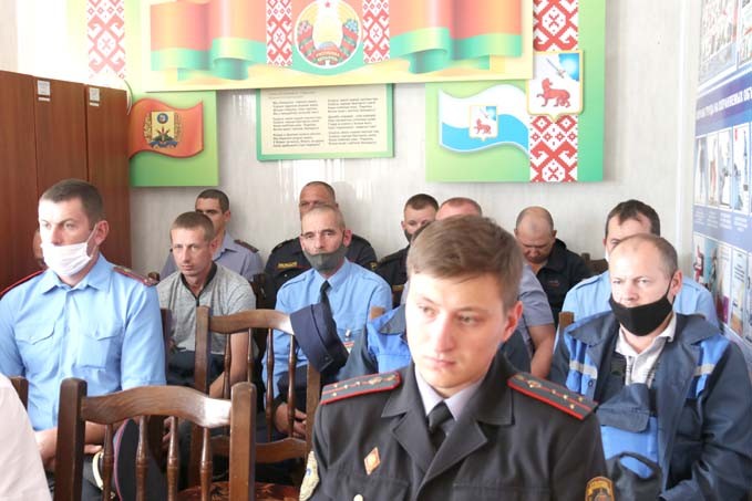 Сенатор Валерий Полищук провёл личный приём граждан в Мстиславле и встретился с правоохранителями