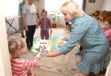 Приёмная семья Рябцевых получила помощь к школе
