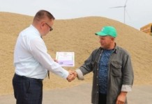 Водитель ОАО «СГЦ «Вихра» Михаил Титов перевёз три тысяч тонн хлеба