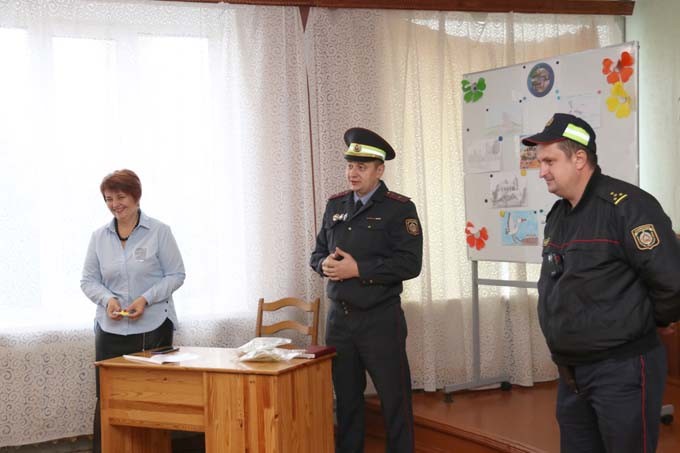 О безопасном пути в школу Мстиславским ученикам рассказали сотрудники ГАИ