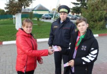 Сотрудники ОГАИ совместно со школьниками провели акцию «Стань заметным в темноте»