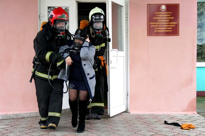 Пожар и вооружённое нападение: в Мазоловской школе отработали действия при ЧС