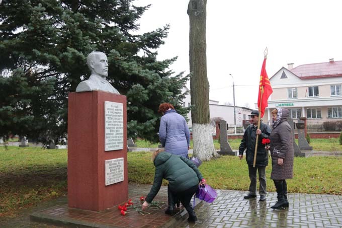 В Мстиславле встретили День Октябрьской революции. Фото