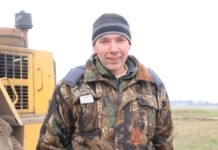 Механизатор с 21-летним стажем трудится на полях ОАО «Мстиславский райагропромтехснаб»