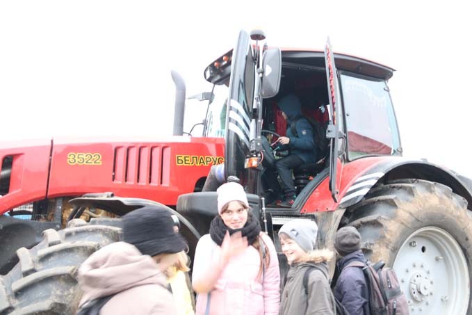 Учащиеся Ходосовской школы посетили мехдвор местного сельхозпредприятия. Узнали зачем