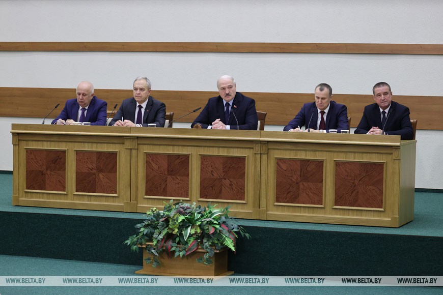 Встречу с активом Могилёвской области Лукашенко начал не по сценарию