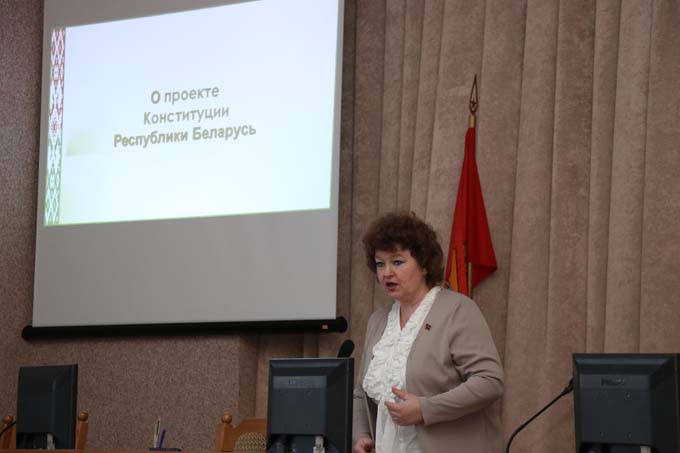 Депутат парламента Елена Колеснёва провела приём граждан и встречу в Мстиславском районе