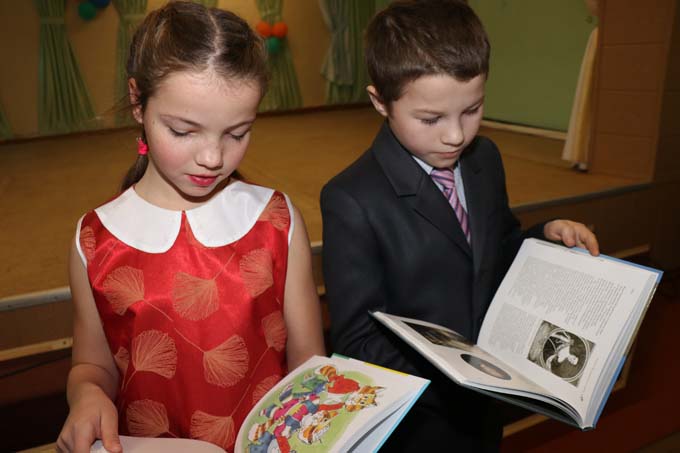 Книги в подарок от издательского дома «Звезда» вручили воспитанникам школы-интерната