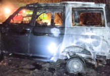 В Парадино спасатели тушили автомобиль