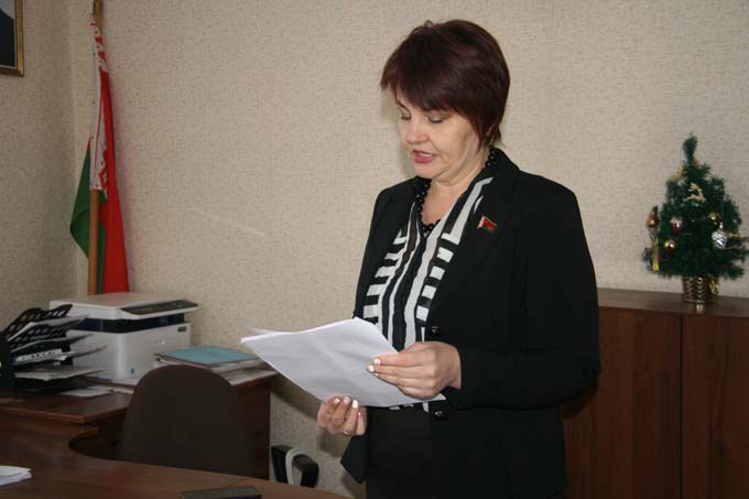 Елена Клеенкова обсудила проект Конституции с избирателями района