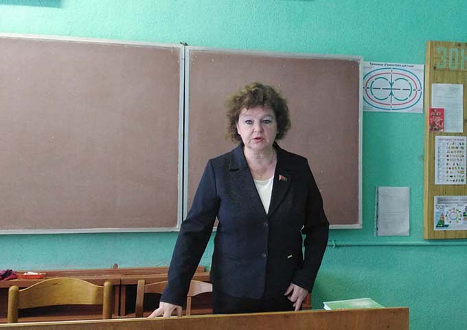 Елена Колеснёва обсудила с педагогами дополнения и изменения Основного Закона