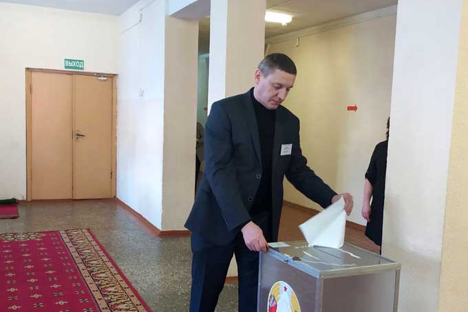 На участке для голосования №4 мстиславчане досрочно голосуют за счастливое и мирное будущее Беларуси