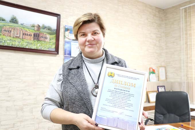 Копилка мстиславских педагогов пополнилась тремя областными наградами