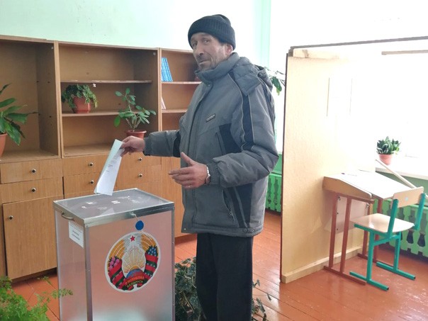 Жители агрогородков Мстиславского района продолжают активно идти на участки для голосования на референдуме