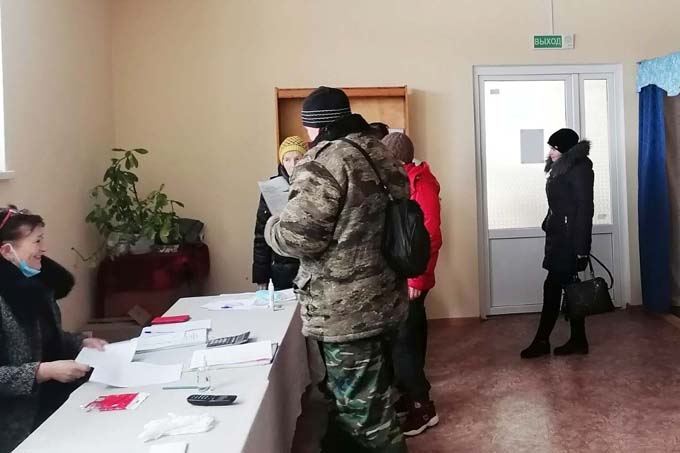 Жители Сапрыновичского сельсовета приходят на референдум, чтобы отдать свой голос за будущее детей и независимую Беларусь