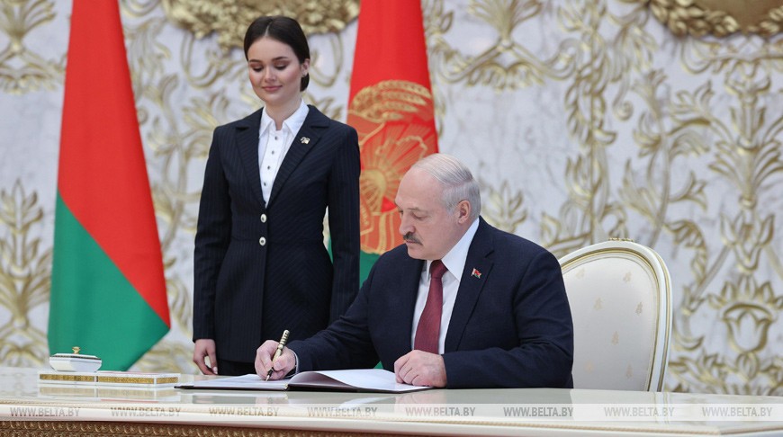 Лукашенко: новая Конституция Беларуси вступит в силу 15 марта