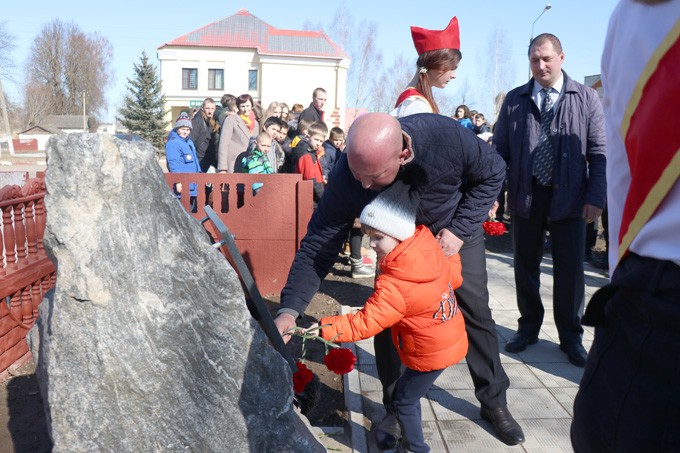 В Ходосах почтили память жителей всех сожжённых деревень в годы Великой Отечественной войны