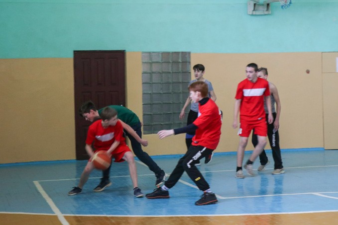В Мстиславле прошли соревнования по баскетболу среди школьников