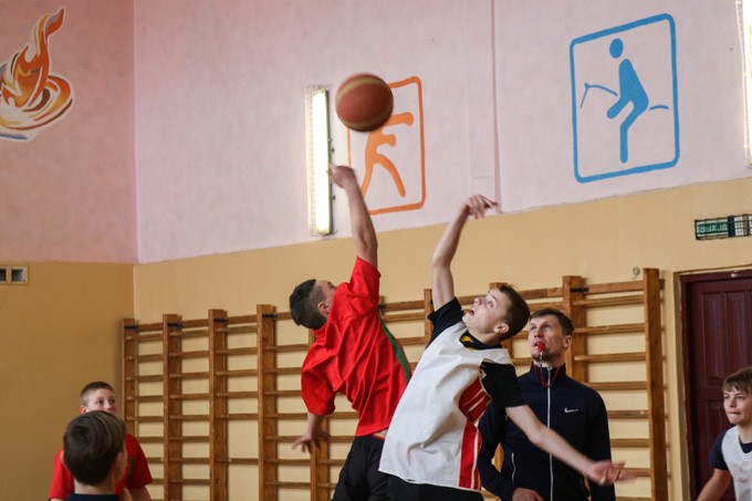В Мстиславле прошли соревнования по баскетболу среди школьников