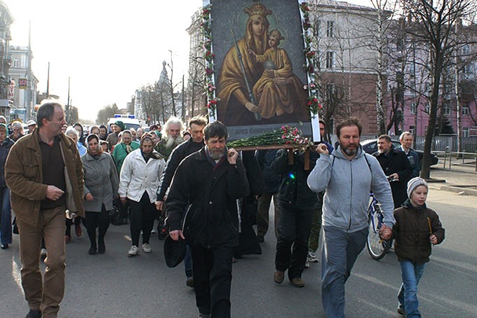 Мстиславчане отправились в крестный ход из Могилёва в Белыничи