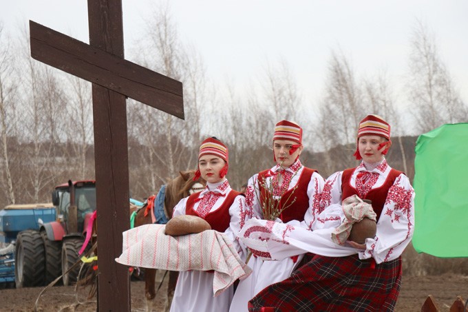 Народный обряд «Засевки» дал старт весенней посевной кампании в Мстиславском районе