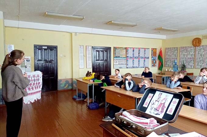 Музей в чемодане. Посмотрите, как необычно школьники из СШ №2 г. Мстиславля изучают народные ремёсла