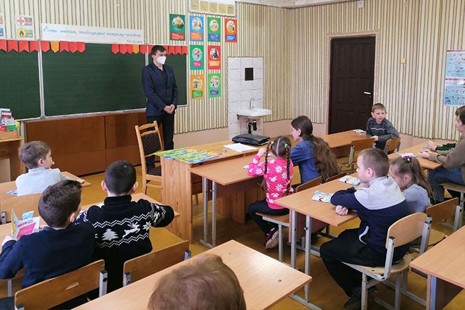 Мстиславские спасатели провели занятия по безопасности в учреждениях образования района
