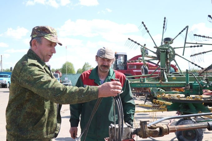 Как мстиславские аграрии готовятся к заготовке кормов для общественного поголовья
