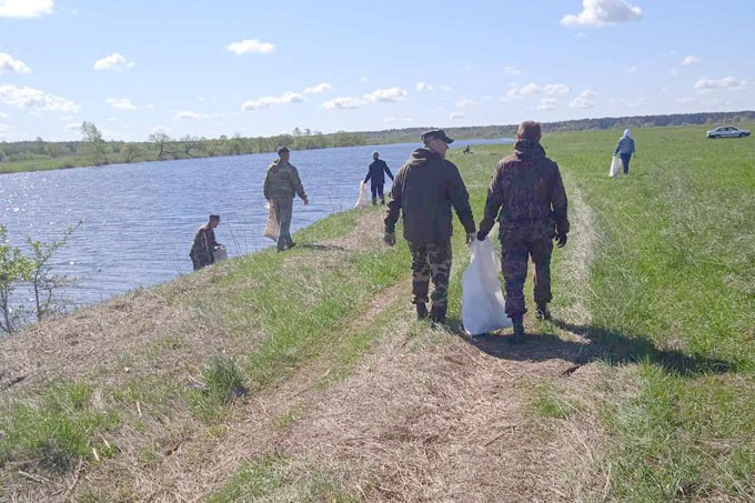 Мстиславские любители природы навели чистоту на озёрах