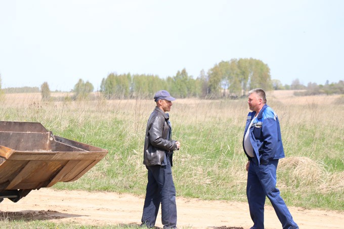 В Мстиславском районе планируют вырастить 1100 гектаров льна. Узнали, как идёт посевная