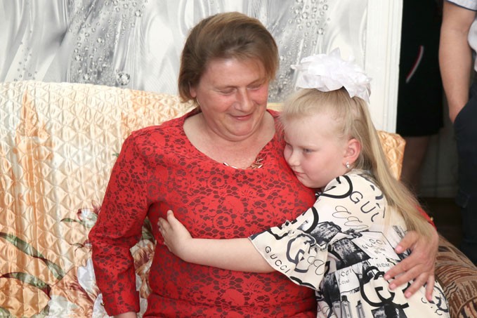 За воспитание пятерых детей жительница Мазолова награждена орденом Матери