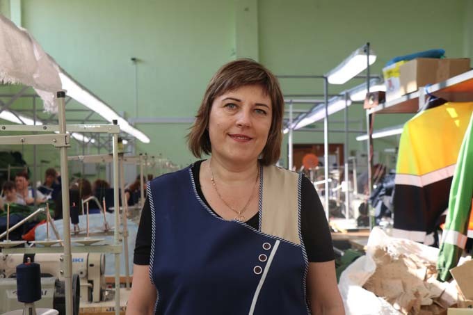 На Мстиславской фабрике за три месяца учат стажёров швейному делу