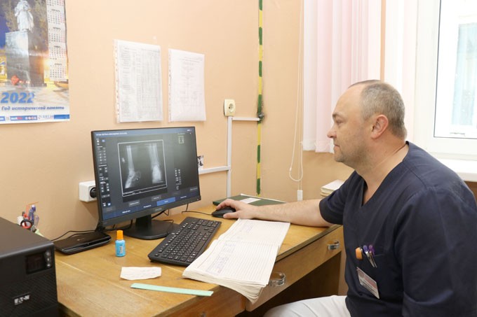Рентген-лаборант Владимир Третьяков награждён Почётной грамотой ко Дню медработников