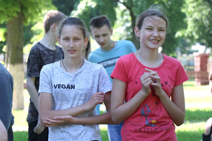 Молодёжь города провела в парке Мира народную зарядку. Фото и видео