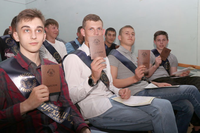 В Мстиславле выпускникам колледжа вручили дипломы