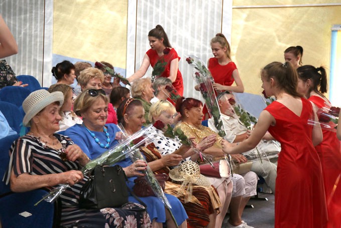 В Мстиславле работников райпо поздравили с профессиональным праздником