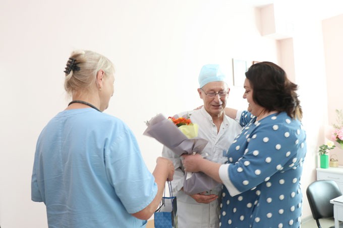 Врач-хирург Мстиславской районной больницы Владимир Хоменок отметил 70-летие