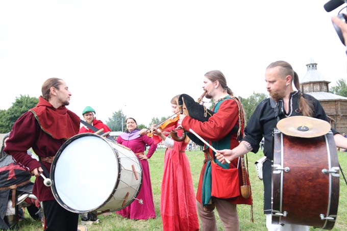 Белорусская фолкгруппа «Хмельны Вiр» выступит на Замковой горе в Мстиславле