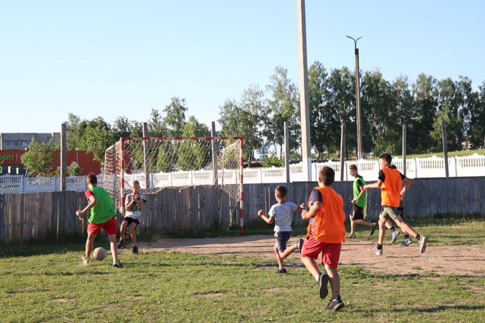 В Мстиславле проходит турнир по мини-футболу "Кубок двора". Узнали, кто претендует на победу