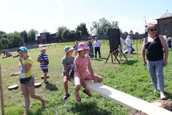 В Мстиславле открыли средневековую тематическую площадку для детей и молодёжи