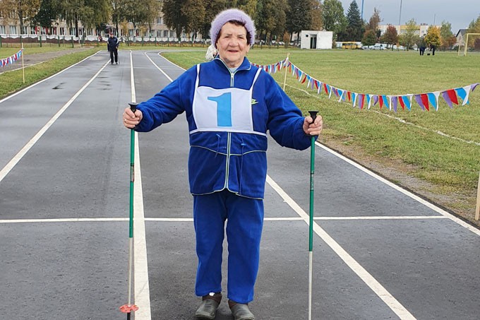 Мстиславчане присоединились к марафону по скандинавской ходьбе для пожилых людей