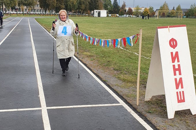 Мстиславчане присоединились к марафону по скандинавской ходьбе для пожилых людей